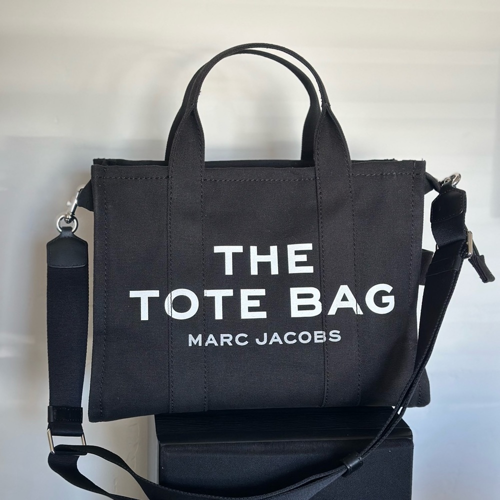 Marc Jacobs THE CANVAS
MEDIUM TOTE BAG